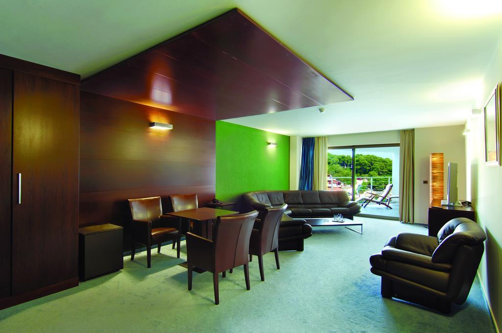 Hotel Maxim 보자바 외부 사진