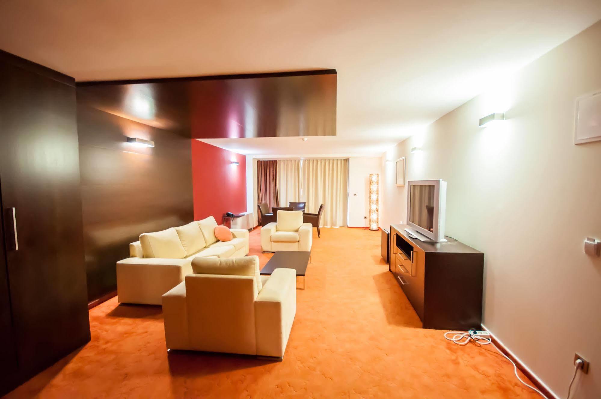 Hotel Maxim 보자바 외부 사진